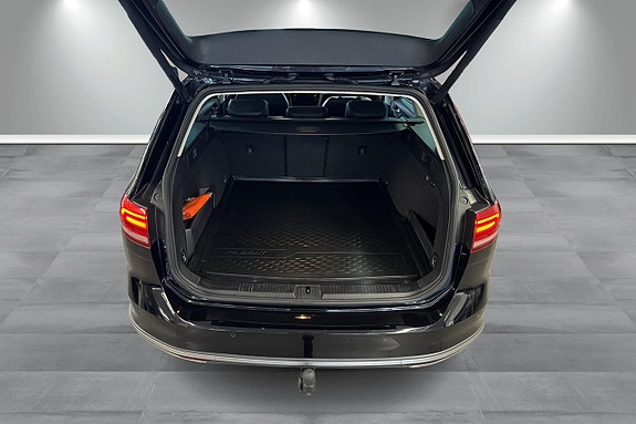Volkswagen Passat Alltrack 12 of 20