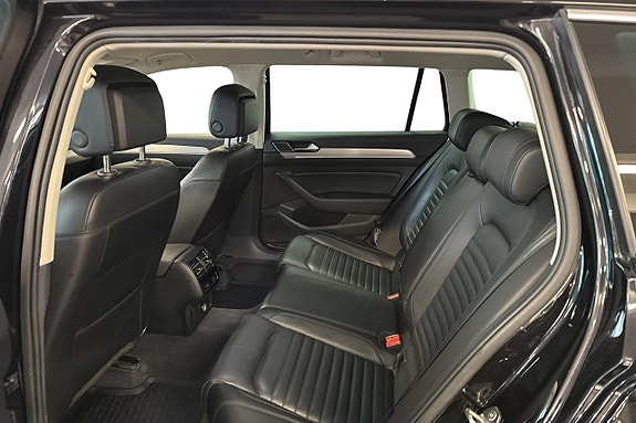 Volkswagen Passat Alltrack 10 of 20
