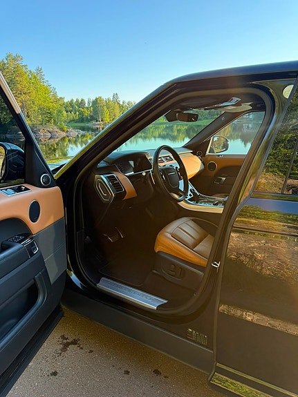 Land Rover Range Rover Sport 4 of 5