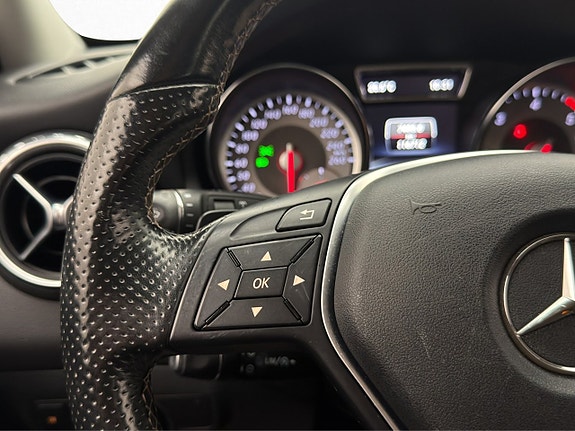 Mercedes-Benz GLA220 24 of 30