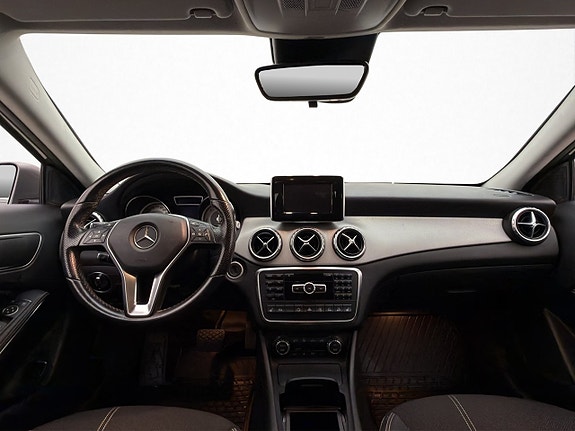 Mercedes-Benz GLA220 14 of 30