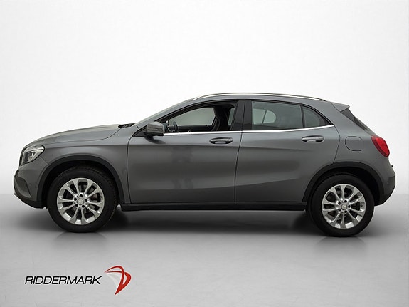 Mercedes-Benz GLA220 2 of 5