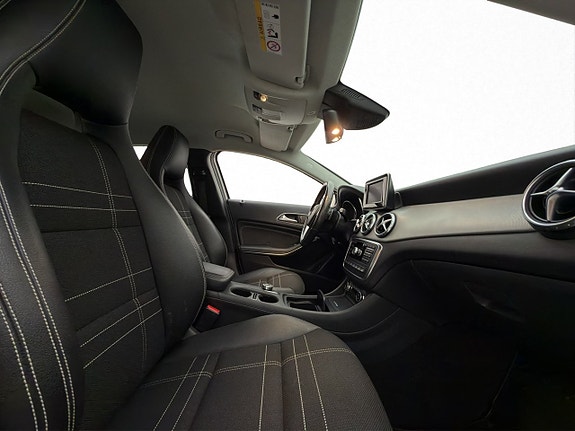 Mercedes-Benz GLA220 11 of 30
