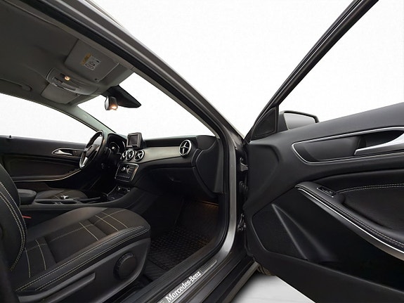 Mercedes-Benz GLA220 12 of 30