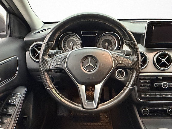 Mercedes-Benz GLA220 15 of 30