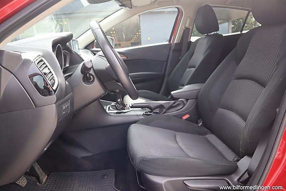 Mazda 3 4 of 5