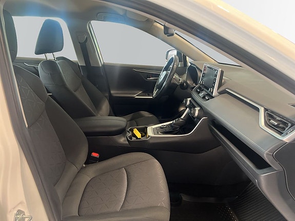 Toyota RAV4 6 of 22