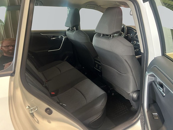 Toyota RAV4 7 of 22