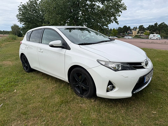 Toyota Auris 4 of 5