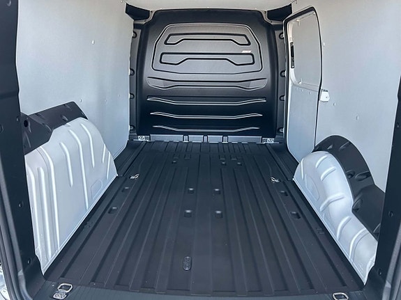 Volkswagen Caddy Maxi 2 of 4