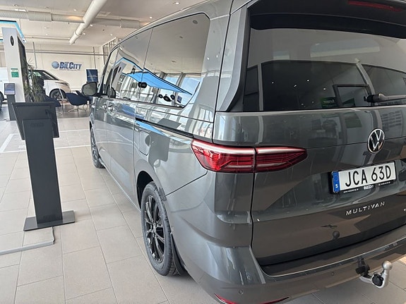 Volkswagen Multivan 5 of 5