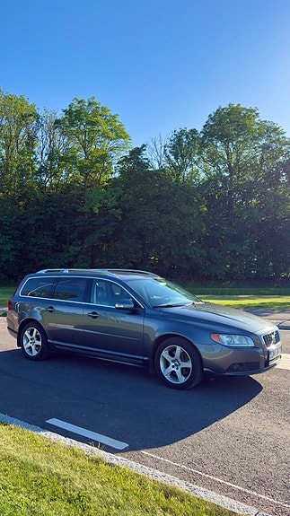 Volvo V70 2 of 6