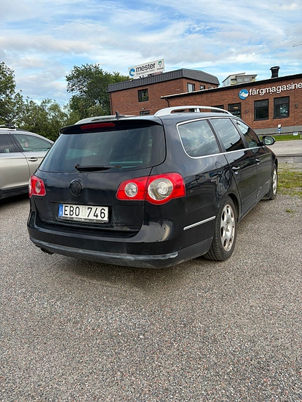 Volkswagen Passat 2 of 5