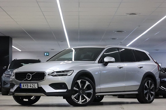 Volvo V60 Cross Country 3 of 24