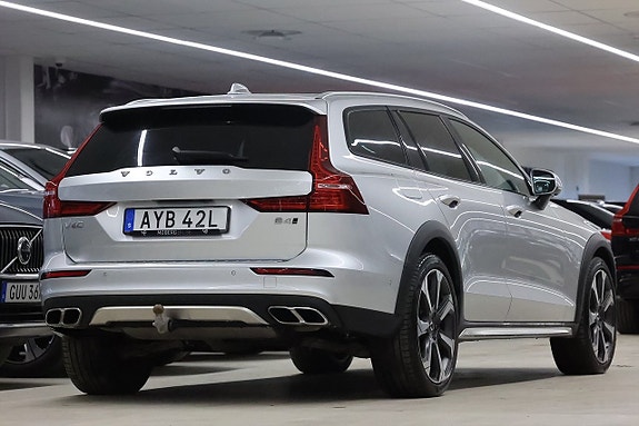 Volvo V60 Cross Country 7 of 24