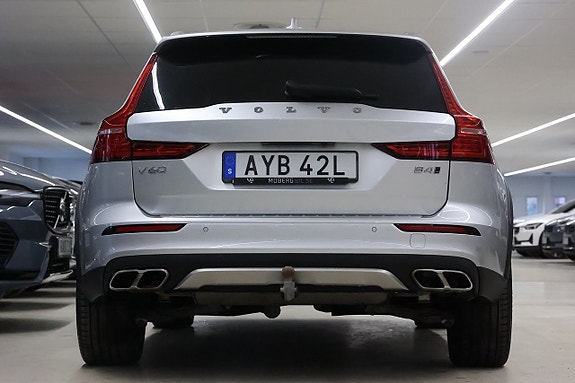 Volvo V60 Cross Country 8 of 24