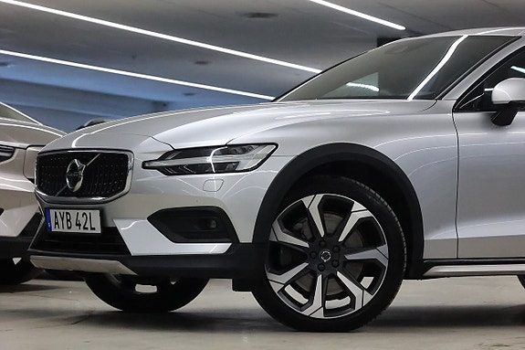 Volvo V60 Cross Country 4 of 24