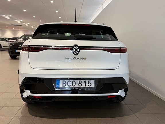 Renault Megane E-Tech 5 of 11