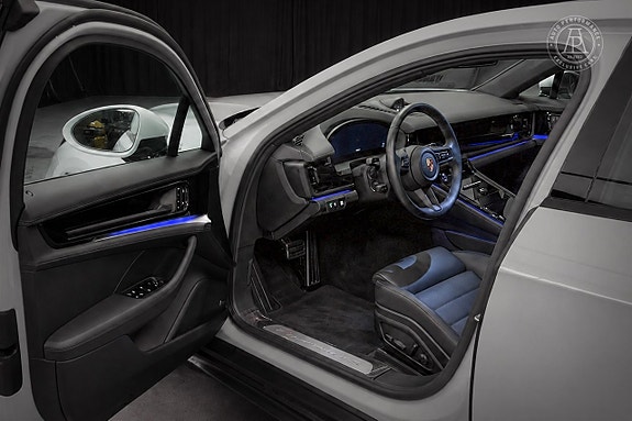 Porsche Panamera 4S 6 of 11