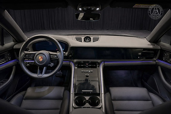 Porsche Panamera 4S 8 of 11