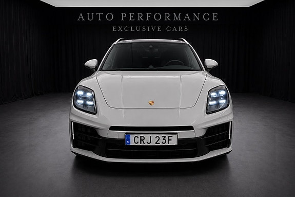 Porsche Panamera 4S 4 of 11