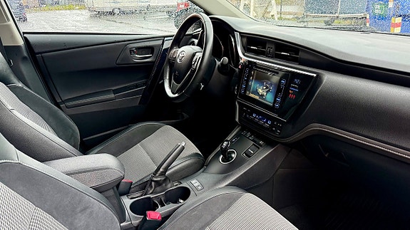 Toyota Auris 14 of 19
