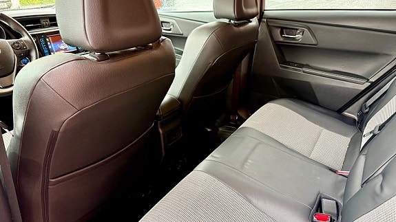 Toyota Auris 17 of 19
