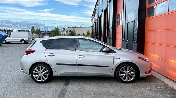 Toyota Auris 9 of 19