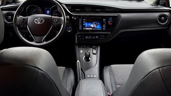 Toyota Auris 12 of 19