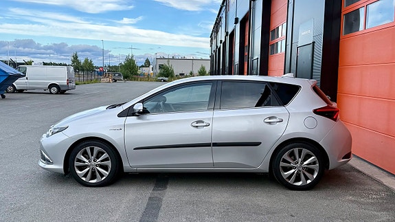 Toyota Auris 5 of 5
