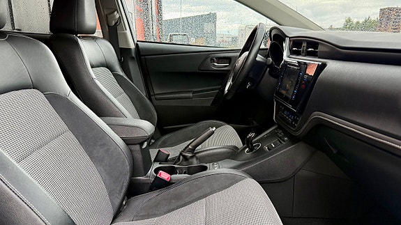 Toyota Auris 15 of 19