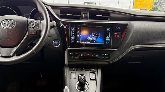 Toyota Auris 13 of 19