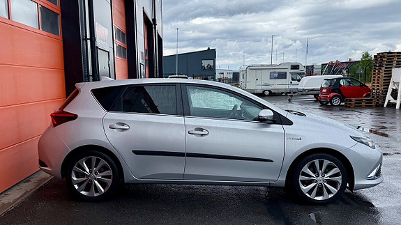 Toyota Auris 4 of 19