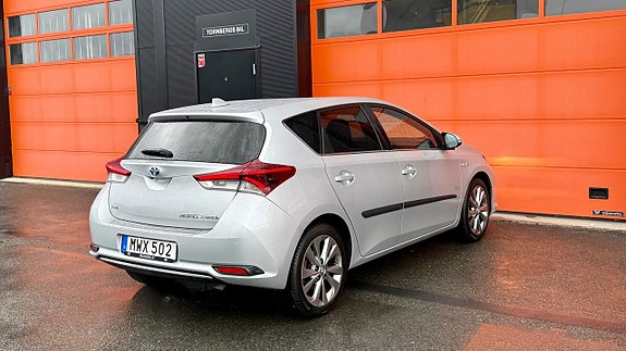 Toyota Auris 7 of 19