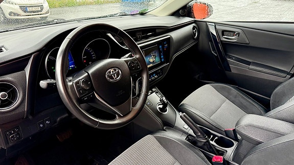 Toyota Auris 11 of 19