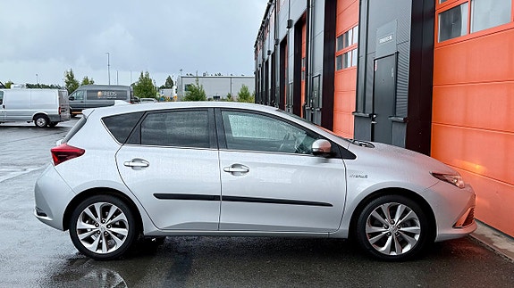 Toyota Auris 9 of 19