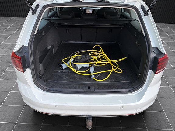 Volkswagen Passat 9 of 23