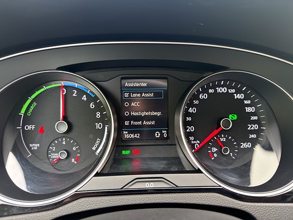 Volkswagen Passat 16 of 23