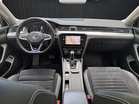 Volkswagen Passat 11 of 23
