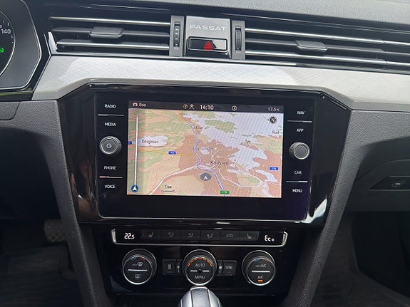 Volkswagen Passat 19 of 23