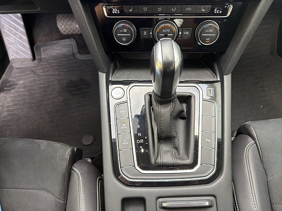 Volkswagen Passat 17 of 23