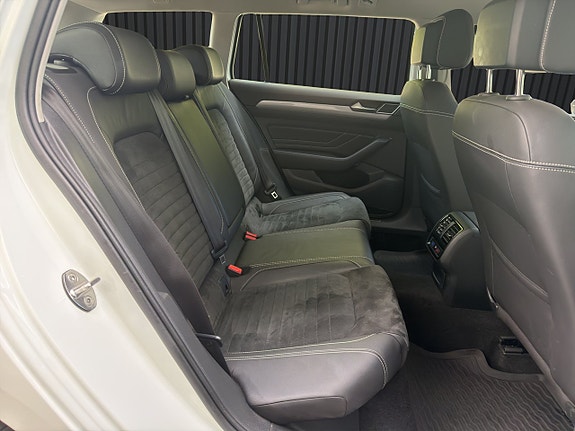 Volkswagen Passat 13 of 23