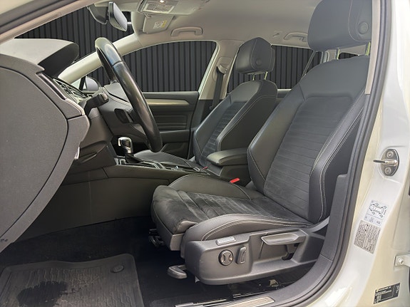 Volkswagen Passat 10 of 23