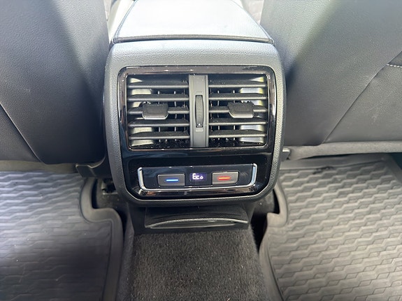 Volkswagen Passat 21 of 23