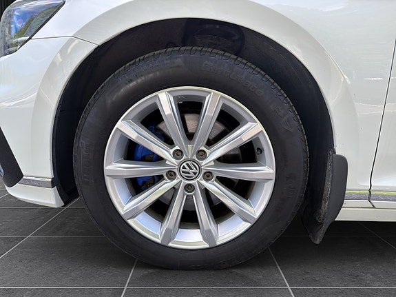 Volkswagen Passat 22 of 23