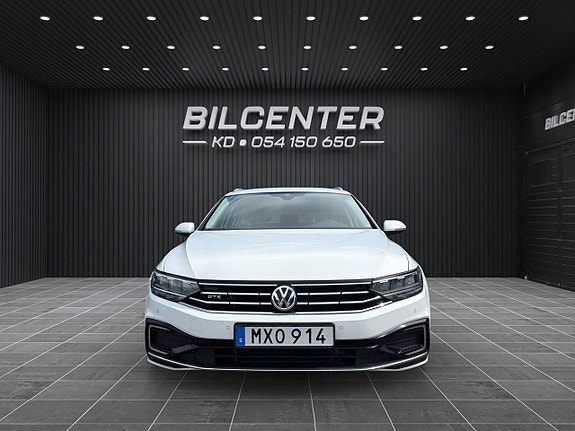 Volkswagen Passat 2 of 5