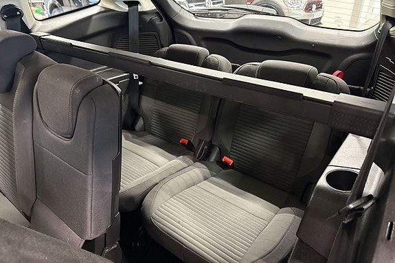 Ford Grand C-MAX 22 of 24