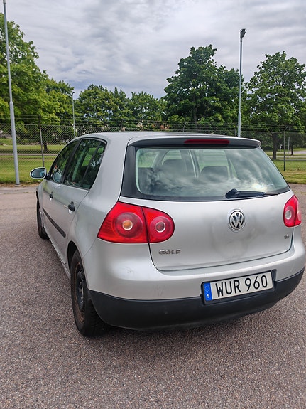 Volkswagen Golf V 5 of 5