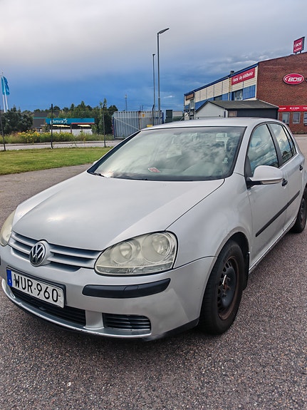 Volkswagen Golf V 2 of 5