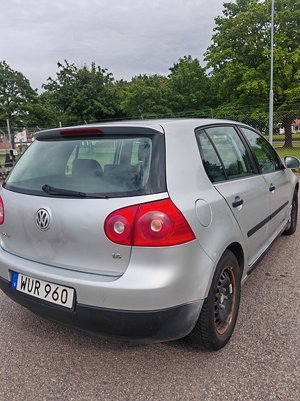 Volkswagen Golf V 4 of 5